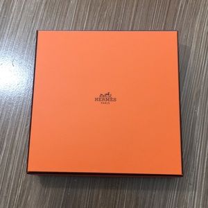 Hermès box with ribbon